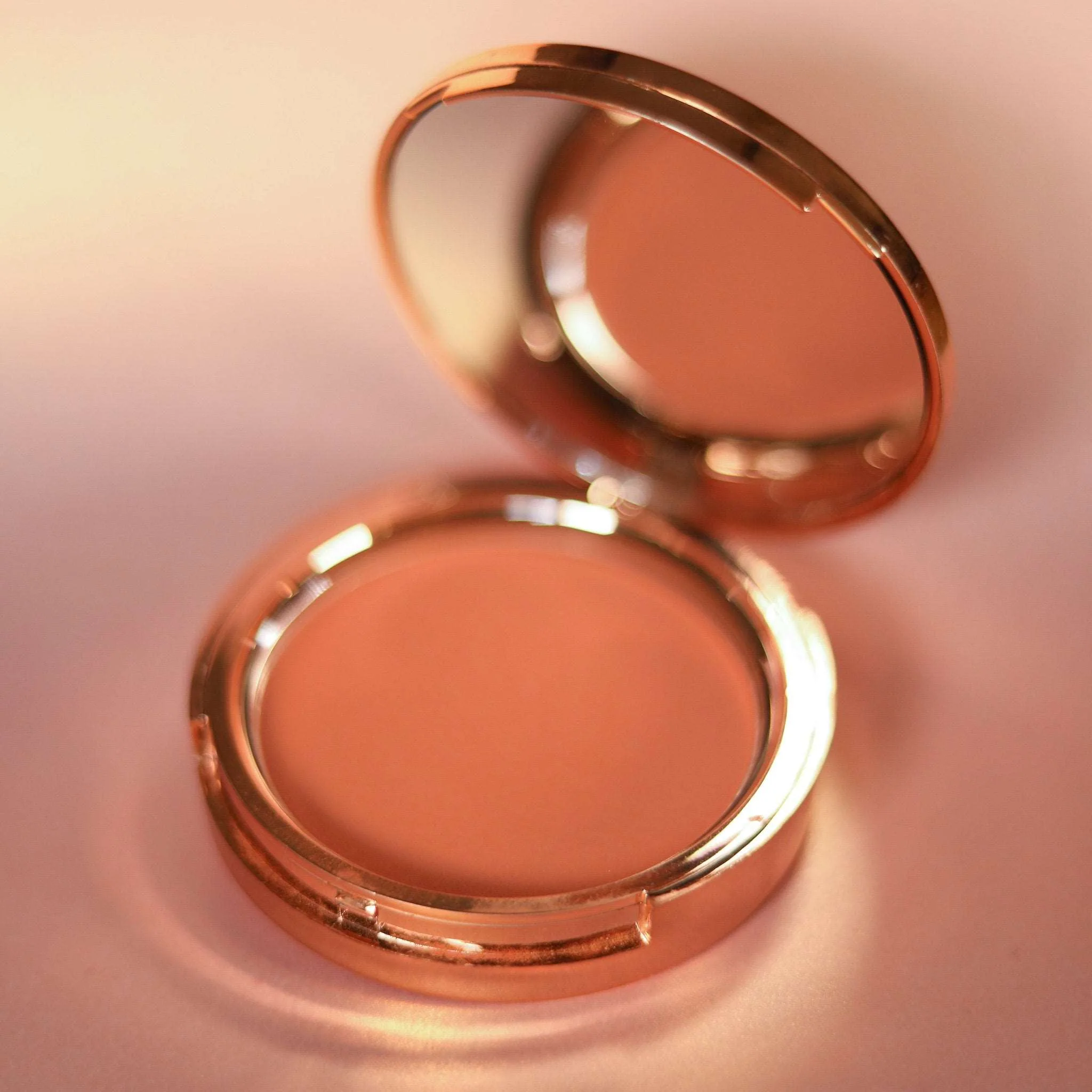 Second Skin Powder Blush - Shade: Flushed - Image 2